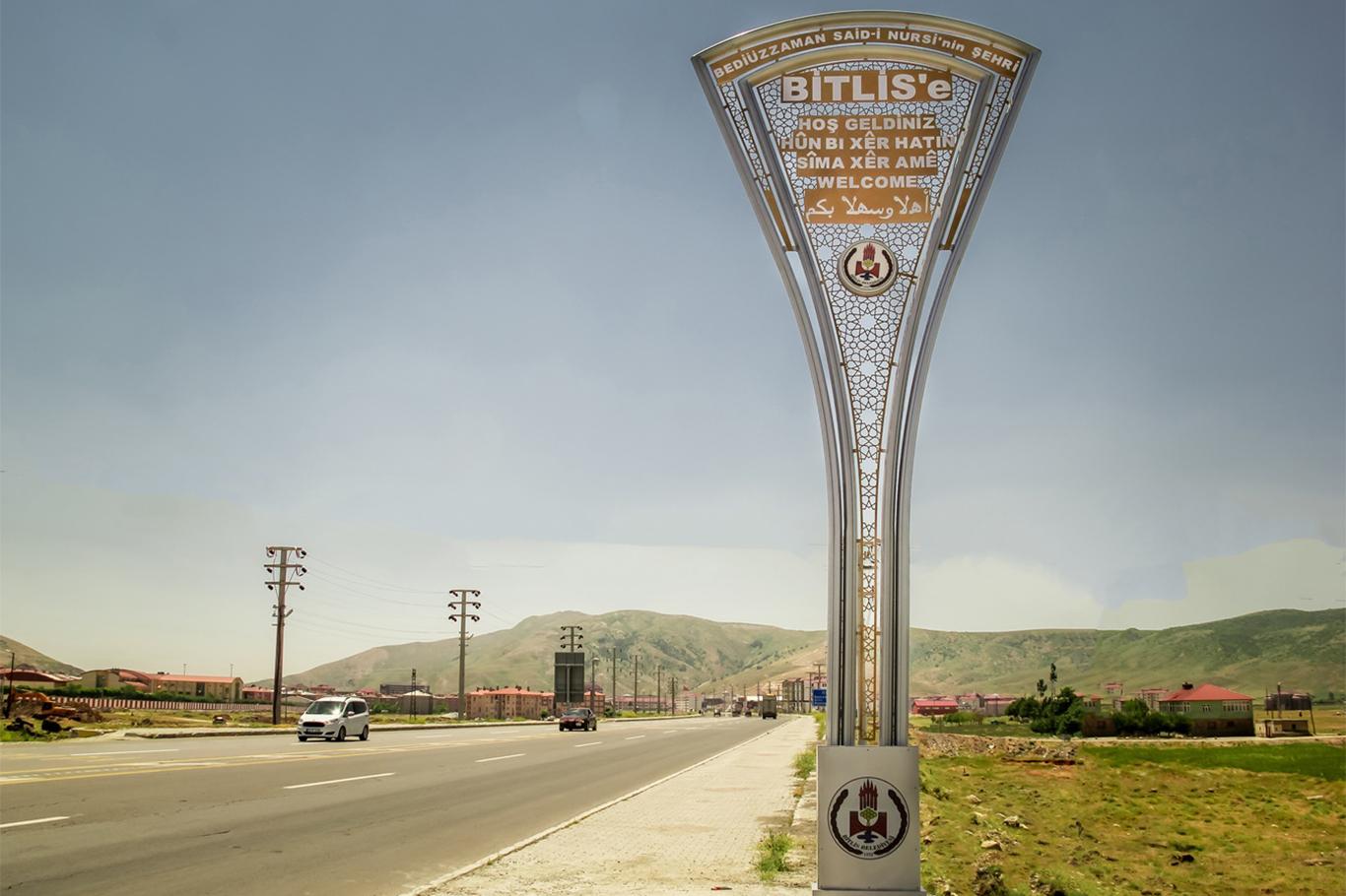 Bitlis Belediyesi 5 dilde tabela astı
